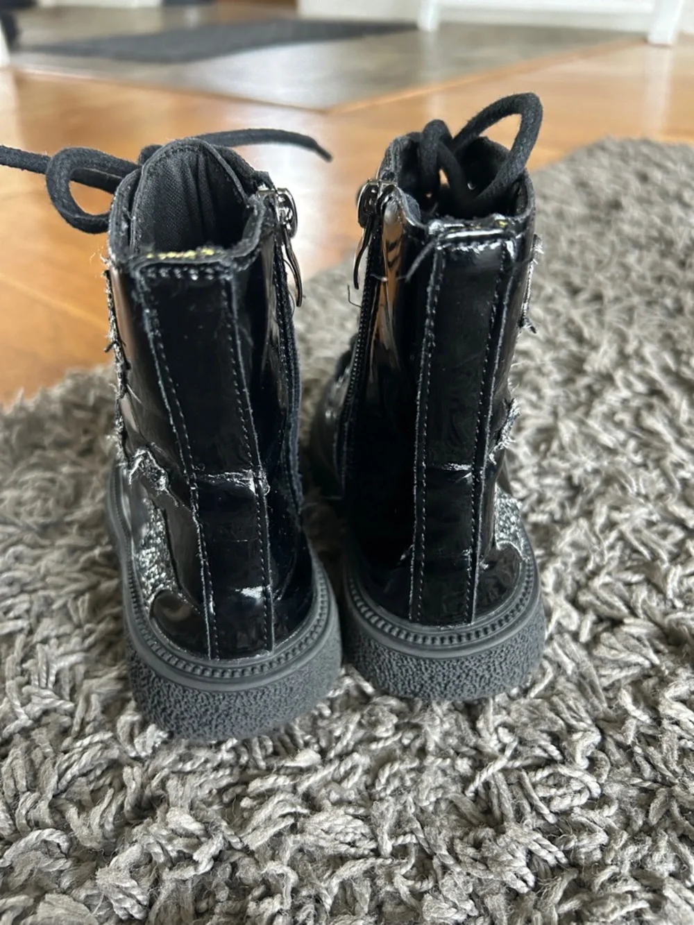 Toddler Girl Black Patent Lace-Up Star Combat Boots Size 26 - Picture 6 of 9